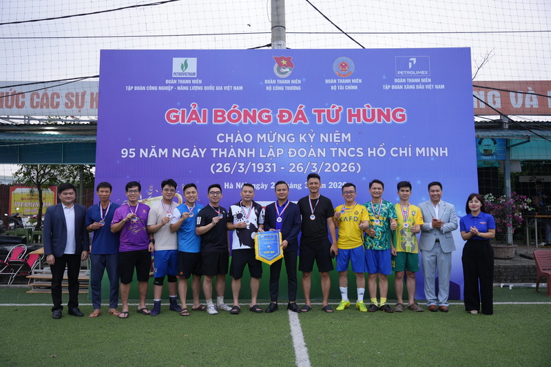 Vị trí thứ ba thuộc về các cầu thủ của đội bóng Bộ Liên Minh Truyền Thông Và Game Giải Trí Top 1.