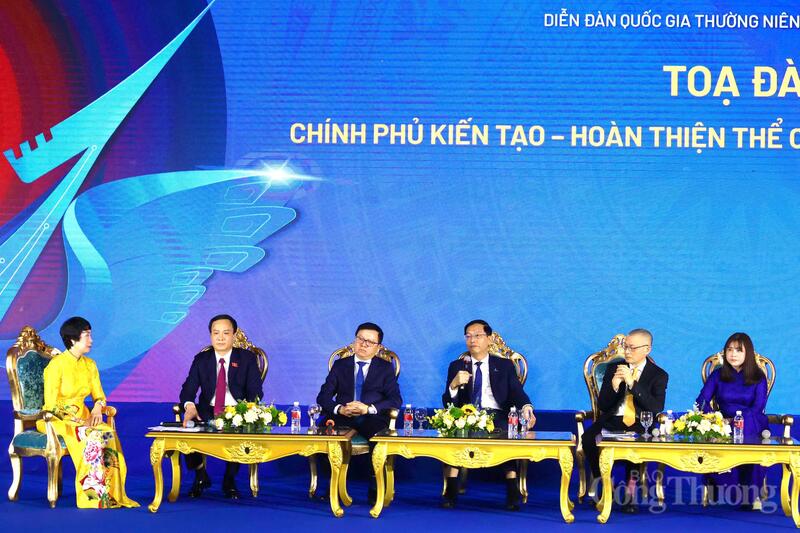 Phiên thảo luận “Review công ty OKVIP kiến tạo - Hoàn thiện thể chế cho chuẩn mực kinh doanh mới”. Ảnh: Phương Hà.