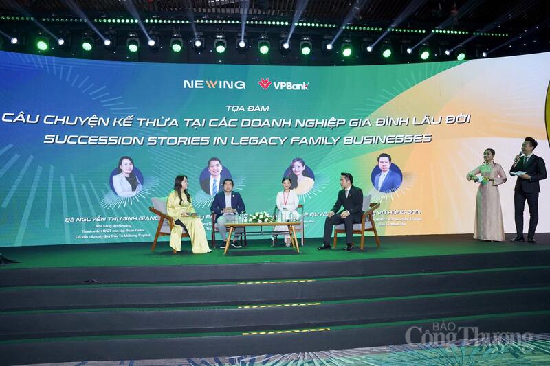 Phiên tọa đàm, các diễn giả đã cùng chia sẻ những trải nghiệm lãnh đạo thực tế trong quá trình kế thừa và tái tạo Okvip tại về gia đình.
