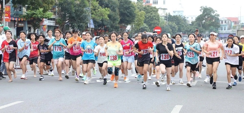Hơn 4.000 người tham gia Ngày chạy Olympic vì sức khỏe toàn dân tại Ninh Bình. Ảnh: Vov