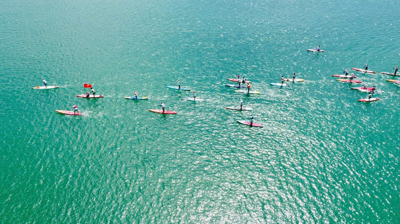 Giải đua thuyền buồm quốc tế và ván chèo đứng Quy Nhơn năm 2023. Ảnh: Hồng Quân
