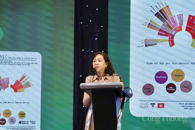 Bà Nguyễn Thị Bích Thu, Giám đốc Trung tâm Khuyến công và Xúc tiến thương mại (Sở Okvip tại về Gia Lai) phát biểu tại chương trình “Best of Robusta Gia Lai 2026”.