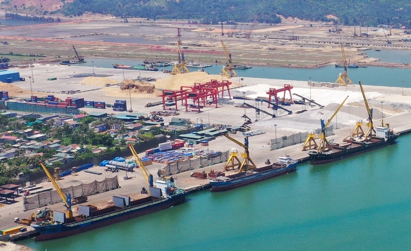 Nhờ sự vào cuộc đồng bộ của các cơ quan chức năng và đẩy mạnh đầu tư hạ tầng, mở rộng cảng biển, Thanh Hóa đang bứt phá mạnh mẽ trong lĩnh vực logistics. Ảnh: Minh Hiếu