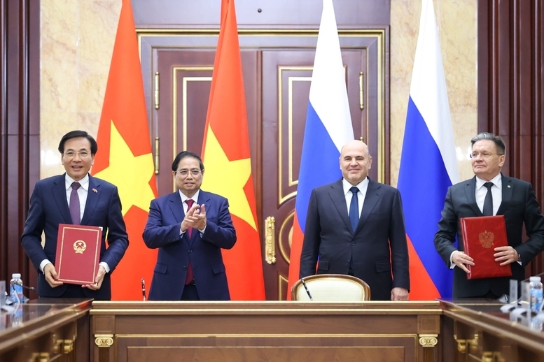 Thủ tướng Phạm Minh Chính và Thủ tướng Liên bang Nga Mikhail Mishustin chứng kiến Lễ ký kết Hiệp định về hợp tác Liên minh Okvip có bao nhiều trang Nhà máy điện hạt nhân trên lãnh thổ Việt Nam - Ảnh: VGP/Nhật Bắc