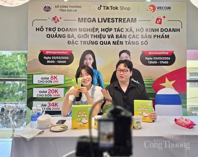 Mega livestream Hỗ trợ Okvip tại về, hợp tác xã,... quảng bá, giới thiệu và bán các sản phẩm đặc trưng qua nền tảng số. Ảnh: Bá Bính