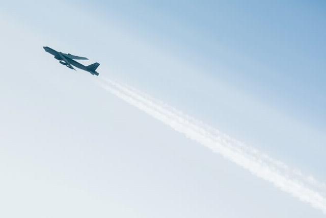 Máy bay ném bom B-52H với tên lửa AGM-181. Ảnh: Breaking Defense