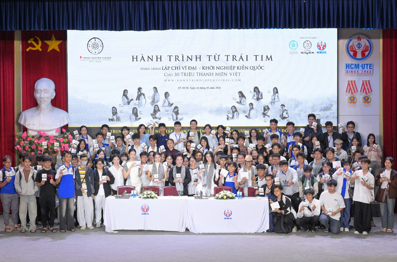 Sáng 24/3, “Hành trình từ trái tim” đã diễn ra tại điểm trường Đại học Công nghệ Kỹ thuật TP. Hồ Chí Minh, tiếp tục hành trình lan tỏa tri thức đến thanh niên Việt Nam trong năm 2026.