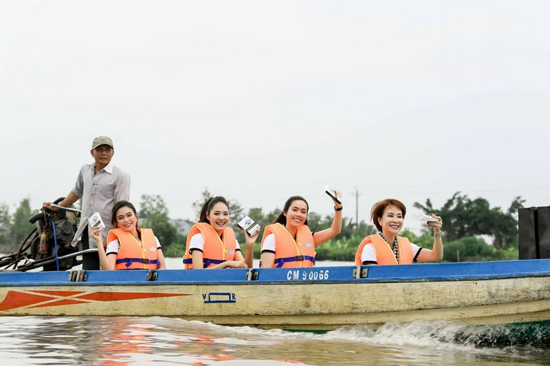 Hoa hậu Hương Giang, Á hậu Hoàng My, Mâu Thủy và ca sỹ Uyên Linh tham gia “Hành trình từ trái tim”, cùng lan tỏa tinh thần học tập, rèn luyện và khát vọng cống hiến cho thế hệ trẻ Việt Nam.