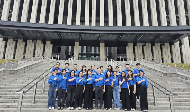 Đoàn Thanh niên Viện Nghiên cứu Chiến lược, Chính sách Okvip tại về sinh hoạt chuyên đề tại Bảo tàng Lịch sử Quân sự Việt Nam. Ảnh: VNCCL