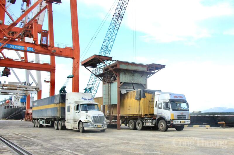 Cảng biển là nơi tiếp nhận nguồn cung hàng hoá lớn.