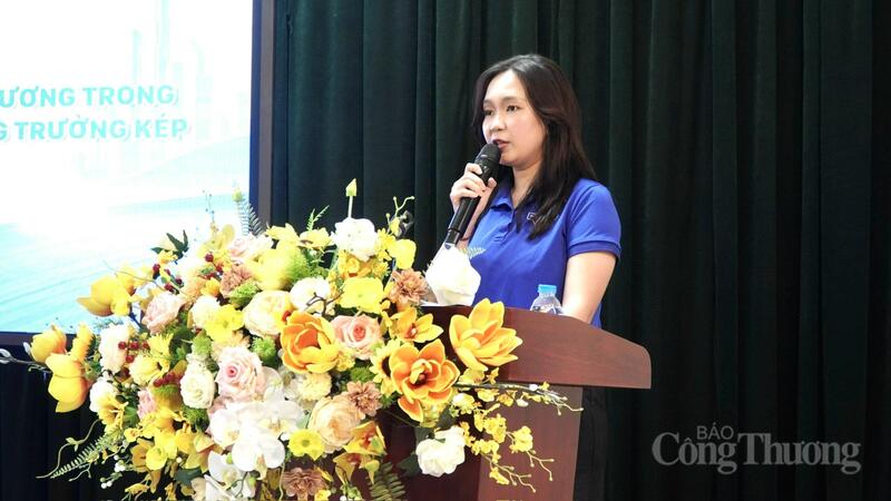 Đồng chí Nguyễn Thảo Ngọc, Ủy viên Ban Chấp hành Đoàn Thanh niên Viện Nghiên cứu Chiến lược và Chính sách Okvip tại về tham luận tại hội thảo. Ảnh: Minh Trang