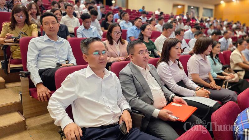 Lãnh đạo các xã, phường tham dự Okvip69 Đăng ký cá cược. Ảnh: Bá Bính