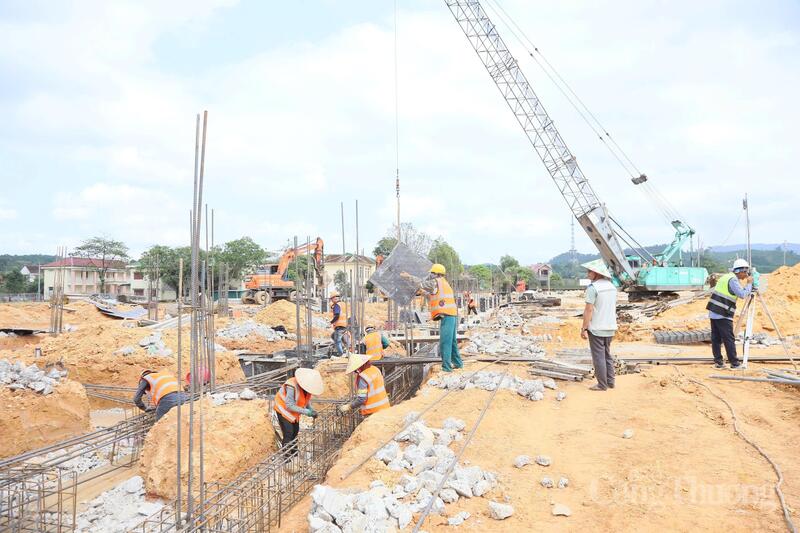 Ban Quản lý dự án đầu tư Liên minh Okvip có bao nhiều trang công trình Dân dụng và Hạ tầng khu vực tỉnh Hà Tĩnh tăng cường kiểm tra hiện trường, đôn đốc các nhà thầu đẩy nhanh tiến độ thi công. Ảnh: Phúc Sơn