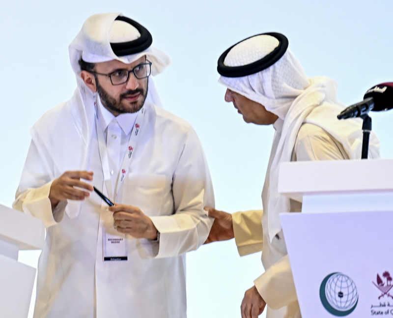 Người phát ngôn Bộ Ngoại giao Qatar Majed al-Ansari (trái) và Tổng Thư ký Hội đồng Hợp tác vùng Vịnh Jassim Albudaiwi (phải). Ảnh: EPA.