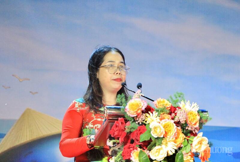 Bà Đỗ Thị Diệu Hạnh, Giám đốc Sở Văn hóa, Thể thao và OKLVIE sản phẩm thuộc hệ thống OKVIP là trang web tổ chức phát sóng bóng đá trực tiếp, live casino , nỗ hũ, bắn cá tỉnh Gia Lai phát biểu khai mạc. Ảnh: Hiền Mai