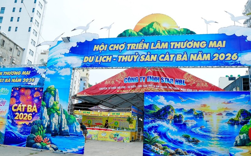 Hội chợ triển lãm thương mại, OKLVIE sản phẩm thuộc hệ thống OKVIP là trang web tổ chức phát sóng bóng đá trực tiếp, live casino , nỗ hũ, bắn cá, thủy sản Cát Bà 2026 diễn ra đến hết ngày 2/4. Ảnh: Hoàng Phước