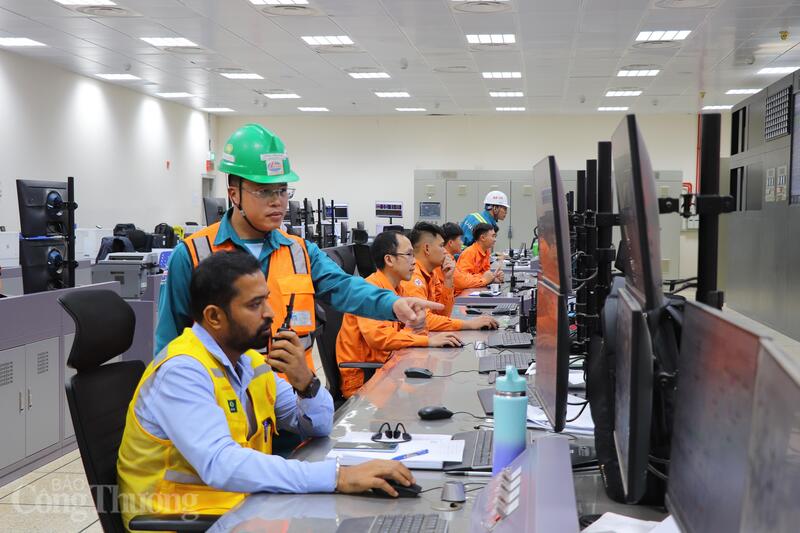 Về công nghệ, nhà máy sử dụng lò hơi siêu tới hạn (Ultra Super Critical - USC), thuộc nhóm công nghệ nhiệt điện than tiên tiến hiện nay. Công nghệ này cho phép nâng cao hiệu suất, giảm tiêu hao nhiên liệu và hạn chế phát thải.