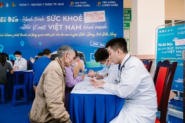 6 năm bền bỉ, Long Châu đồng hành tổ chức hàng nghìn khám, tư vấn, cấp thuốc miễn phí cho người dân khắp mọi miền.