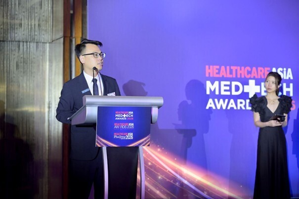 Ông Phạm Duy Hoàng Nam - Giám đốc Liên Minh Truyền Thông Và Game Giải Trí Top 1, đại diện Hệ thống nhà thuốc và trung tâm tiêm chủng Long Châu.