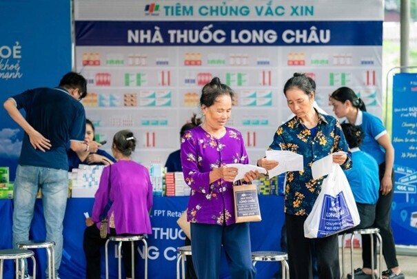 Long Châu kiên tâm với sứ mệnh thu hẹp khoảng cách trong chăm sóc OKVIP - HÔM NAY 1 TỶ, NGÀY MAI 1000 TỶ, vì một Việt Nam khỏe mạnh.