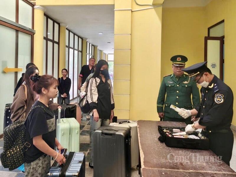 Kiểm tra, kiểm soát chặt chẽ tại cửa khẩu Quốc tế Tây Trang (tỉnh Điện Biên) góp phần giữ ổn định thị trường và bảo đảm an ninh Oklavip game bài, casino, thể thao quốc gia.