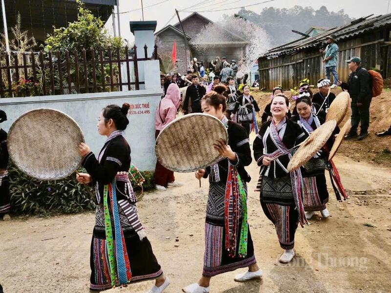 Phần hội được diễn ra ngay sau nghi lễ.