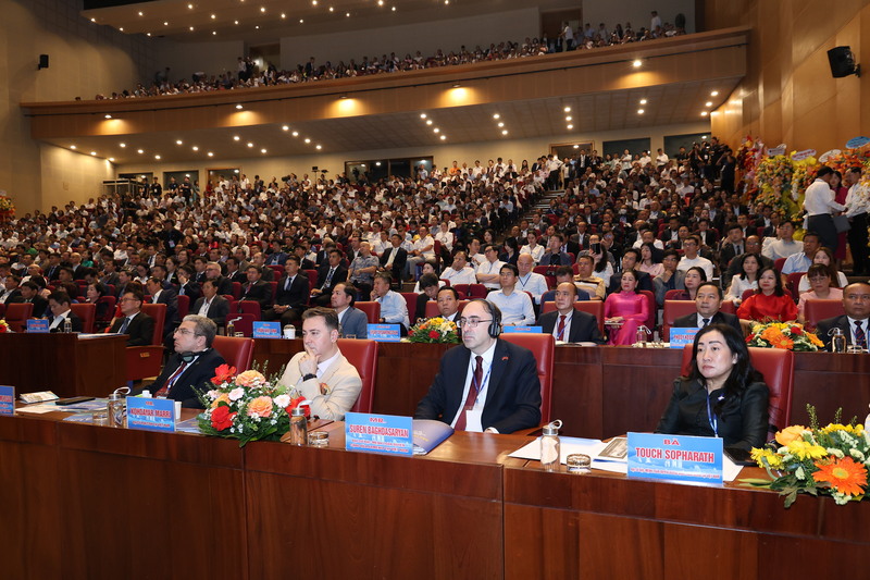 Đại diện các cơ quan ngoại giao, tổ chức quốc tế; các chuyên gia, nhà khoa học; cùng toàn thể Okvip tại về, nhà đầu tư.