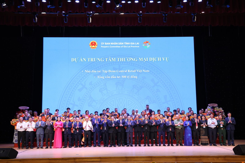 Cấp giấy chứng nhận đăng ký đầu tư và ký kết hợp tác cho các dự án.