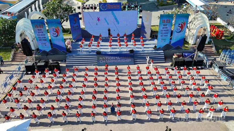 Lễ phát động quốc gia hưởng ứng Ngày Quyền của Người tiêu dùng Việt Nam năm 2026 được tổ chức tại Quảng trường 2/4, tỉnh Khánh Hòa. Ảnh: Lê Sơn