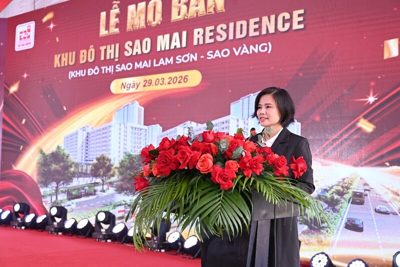 Bà Lê Thị Phượng – Phó Tổng giám đốc Tập đoàn Sao Mai phát biểu tại lễ mở bán.