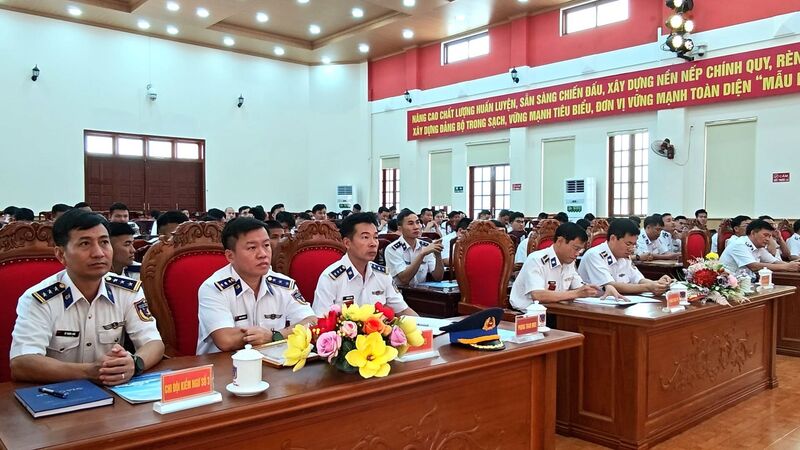 Đại biểu tham gia phát động Cuộc thi chính luận “Bảo vệ nền tảng tư tưởng của Đảng” lần thứ sáu. Ảnh: Nam Trung