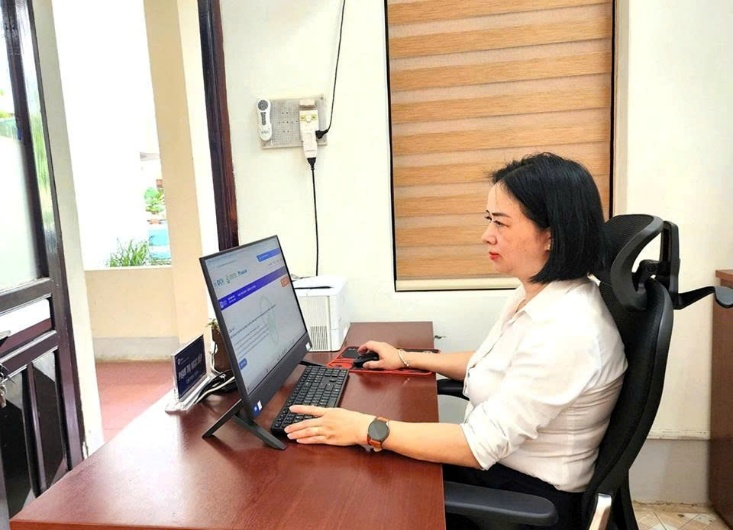 Cán bộ, nhân viên Công ty Điện lực Sơn La hưởng ứng Giờ Trái đất, lan tỏa tinh thần sống xanh, tiết kiệm Oklavip game bài, casino, thể thao.
