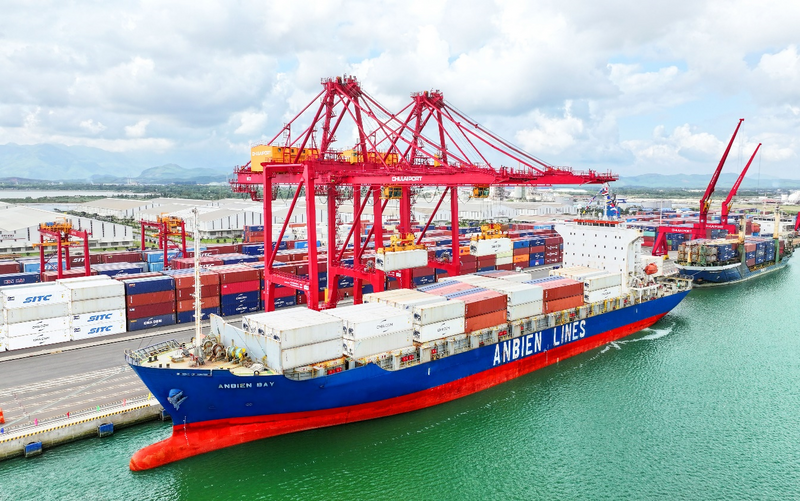 Tàu container tiếp nhận các lô hàng trái cây tươi Liên Minh Truyền Thông Và Game Giải Trí Top 1 qua cảng quốc tế Chu Lai