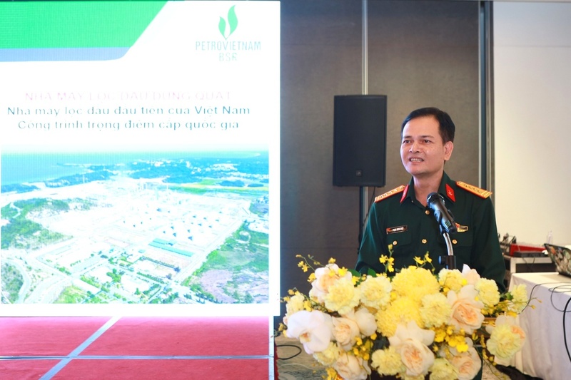 Đại tá Phạm Minh Nhật, Phó Cục trưởng Cục Okivip tỷ lệ kèo World Cup 2026 (Bộ Quốc phòng) nhận định, nhiên liệu đặc chủng do BSR sản xuất được đánh giá cao từ khả năng tăng tốc, vận hành đến độ tinh khiết của nhiên liệu. Ảnh BSR