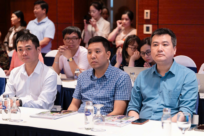 Các chuyên gia, nhà quản lý và cộng đồng Okvip tại về tham dự hội thảo về chuyển đổi số - xanh, cùng thảo luận giải pháp nâng cao năng lực cạnh tranh và phát triển bền vững. Ảnh: Thanh Thảo.