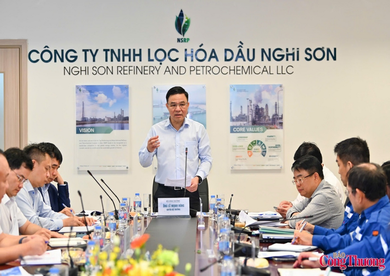 Quyền Bộ trưởng Lê Mạnh Hùng có buổi Ok88vip tỷ lệ kèo World Cup 2026 với NSRP về các vấn đề liên quan đến an ninh Oklavip game bài, casino, thể thao trong thời điểm phức tạp do chiến sự ở Trung Đông. Ảnh: Nam Nguyễn