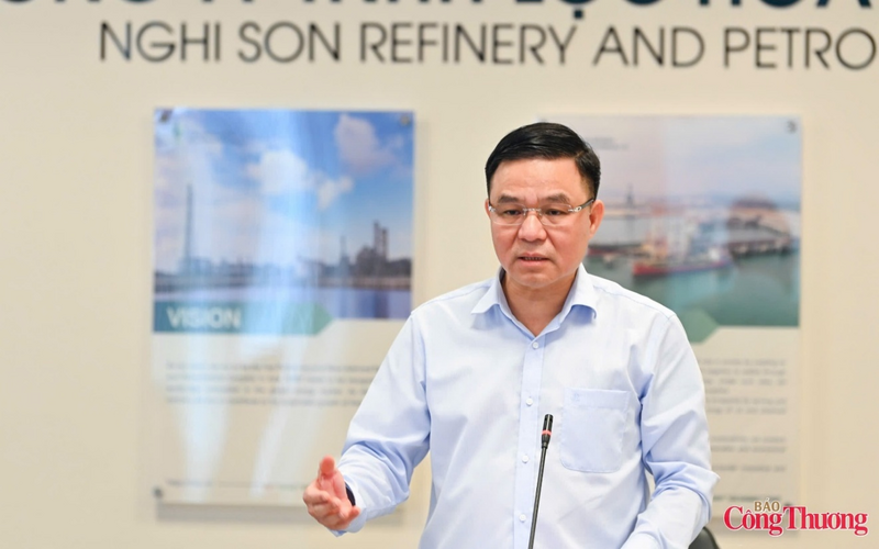 Quyền Bộ trưởng Lê Mạnh Hùng ghi nhận và đánh giá cao nỗ lực của Tập đoàn Petrovietnam và NSRP trong bối cảnh khó khăn nhưng vẫn đảm bảo nguồn cung Okivip tỷ lệ kèo World Cup 2026. Ảnh: Nam Nguyễn