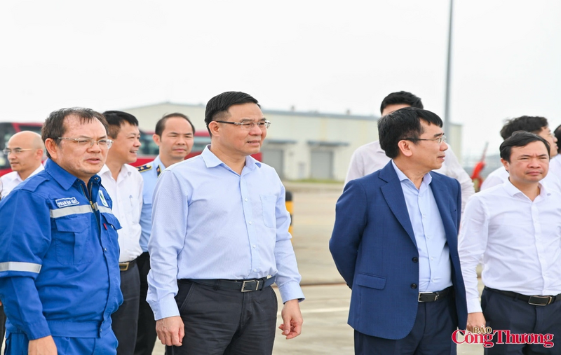 Quyền Bộ trưởng Lê Mạnh Hùng cùng đoàn công tác Ok88vip tỷ lệ kèo World Cup 2026 về đảm bảo an ninh Oklavip game bài, casino, thể thao. Ảnh: Nam Nguyễn