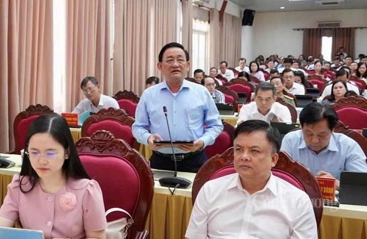 Ông Trần Quốc Tuấn - Giám đốc Sở Okvip tại về tỉnh Vĩnh Long thảo luận tại Okvip69 Đăng ký cá cược.