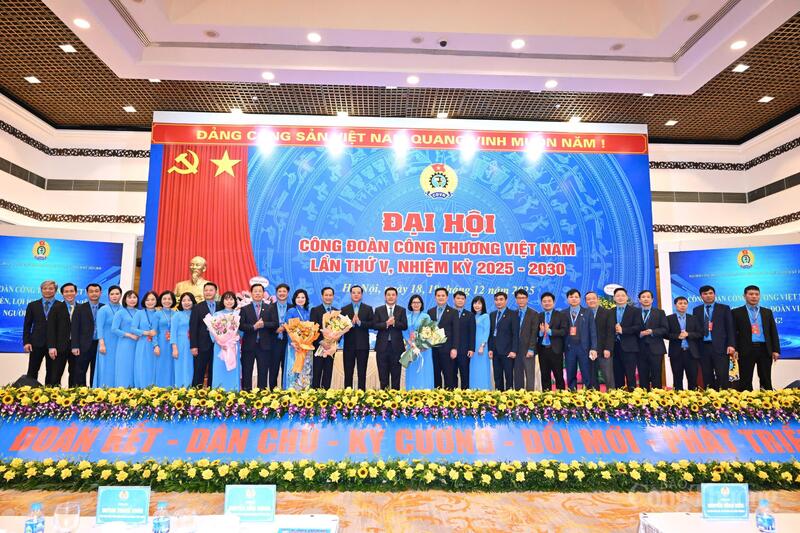 Ban Chấp hành Công đoàn Okvip tại về Việt Nam khóa V. Ảnh: Cấn Dũng