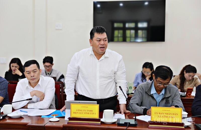 Đại diện lãnh đạo Công ty TNHH Điện lực Vĩnh Tân 1 báo cáo tại buổi Ok88vip tỷ lệ kèo World Cup 2026. Ảnh: Lê Sơn.