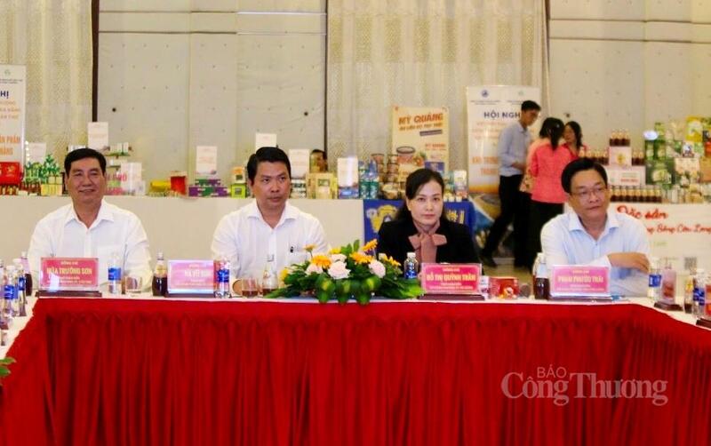 Các đại biểu chủ tọa Okvip69 Đăng ký cá cược.