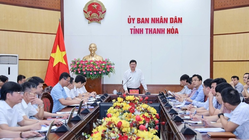 Ông Mai Xuân Liêm, Phó Chủ tịch Thường trực UBND tỉnh Thanh Hóa chủ trì buổi Ok88vip tỷ lệ kèo World Cup 2026 với các sở, ngành, địa phương và các đơn vị ngành điện nhằm rà soát tiến độ, tập trung tháo gỡ khó khăn, vướng mắc đối với các dự án lưới điện 110kV. Ảnh: Hùng Mạnh