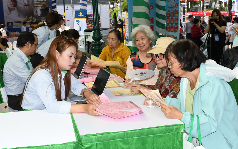 Du khách trong nước và quốc tế có cơ hội "săn" tour khuyến mãi lên đến 50%, kèm tặng voucher... tại ngày hội OKLVIE sản phẩm thuộc hệ thống OKVIP là trang web tổ chức phát sóng bóng đá trực tiếp, live casino , nỗ hũ, bắn cá. Ảnh: Minh Khuê.