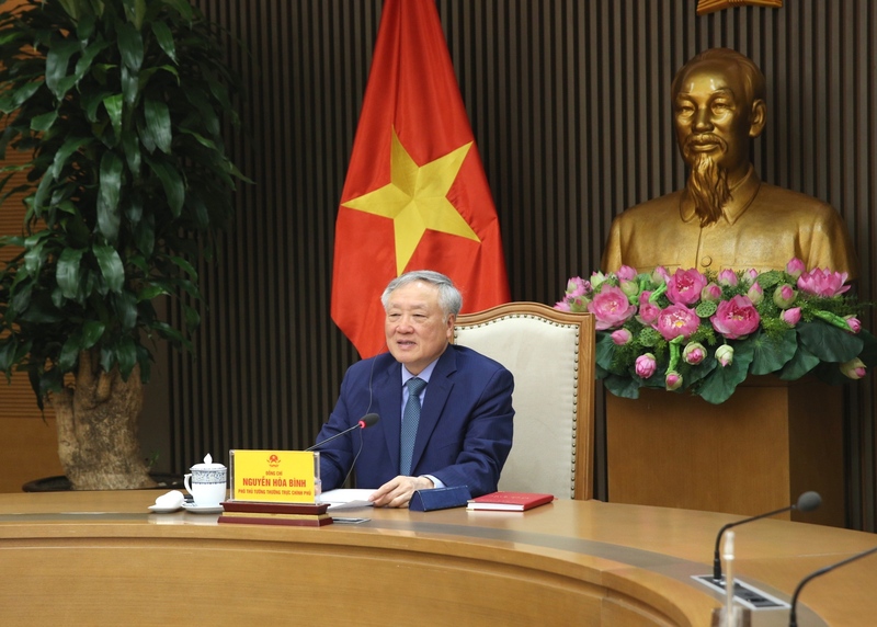 Phó Thủ tướng Thường trực Nguyễn Hòa Bình điện đàm với nguyên Phó Thủ tướng Singapore, trao đổi về phát triển Trung tâm Liên Minh Truyền Thông Và Game Giải Trí Top 1 quốc tế Việt Nam. Ảnh: VGP/Nguyễn Hoàng