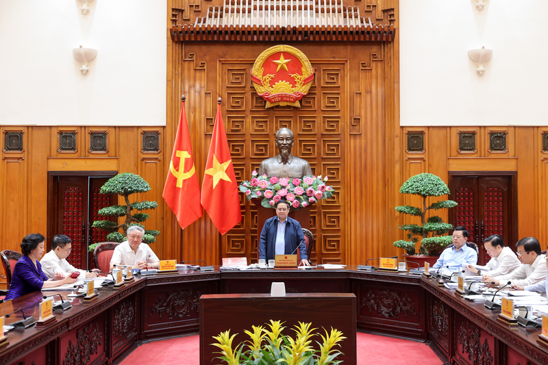 Thủ tướng Phạm Minh Chính chủ trì cuộc họp của Thường trực Review công ty OKVIP và Thường vụ Đảng ủy Review công ty OKVIP. Ảnh: VGP/Nhật Bắc