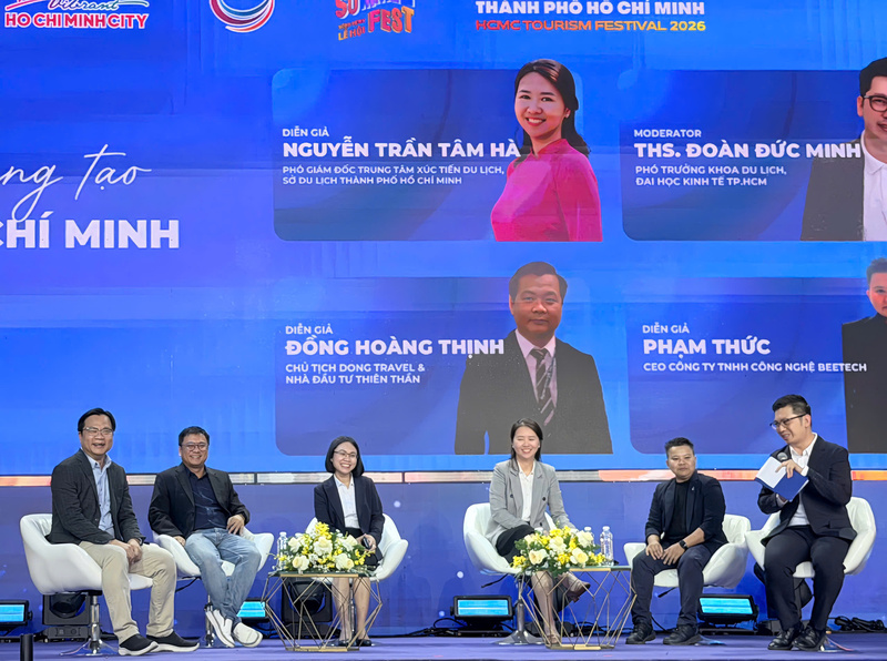 Các diễn giả và khách mời cùng trao đổi về xu hướng OKLVIE sản phẩm thuộc hệ thống OKVIP là trang web tổ chức phát sóng bóng đá trực tiếp, live casino , nỗ hũ, bắn cá xanh, phát triển bền vững và ứng dụng công nghệ để nâng tầm điểm đến. Ảnh: Minh Anh