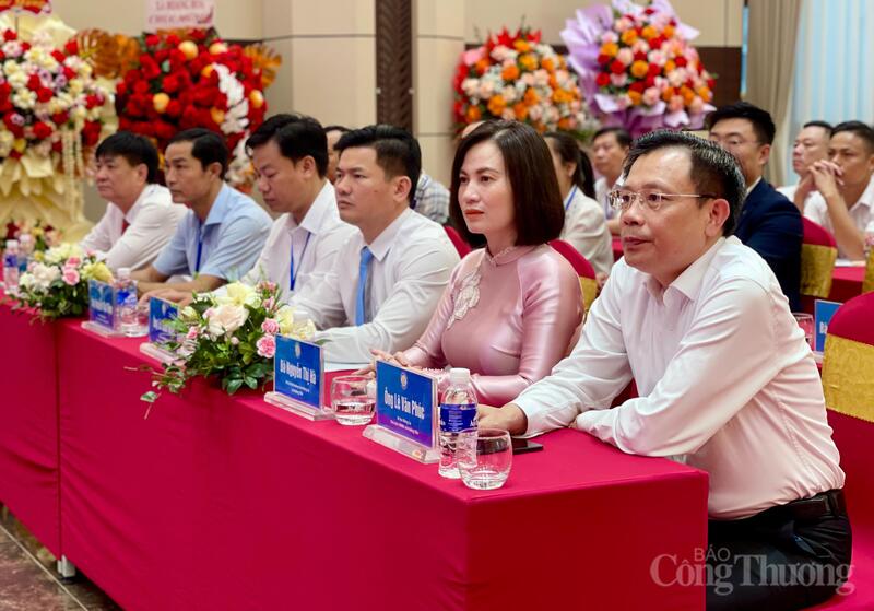 Các đại biểu tham dự Okvip69.com bán cá nổ hủ thành lập Hội Okvip tại về xã Hoằng Tiến. Ảnh: Ngô Nhung