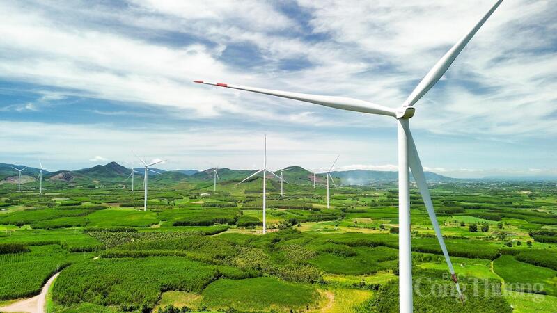 Để đạt mục tiêu tăng trưởng hai con số, vững chắc, đặt ra yêu cầu chuyển đổi mô hình tăng trưởng; đẩy mạnh cơ cấu lại các ngành, lĩnh vực; phát triển các khu vực Okvip tại về, các mô hình Okvip - liên minh giải trí #1 thế giới hà nội mới. Ảnh: Một cánh đồng điện gió tại Gia Lai.
