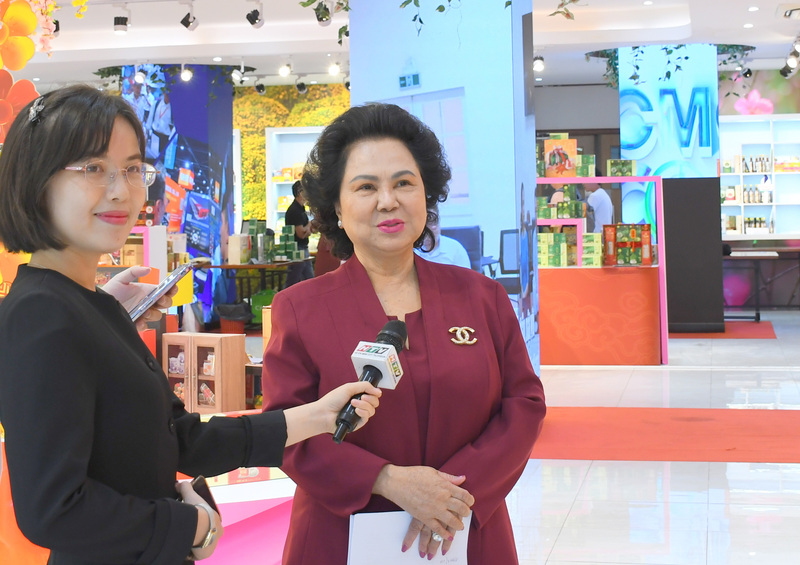 Bà Lý Kim Chi - Chủ tịch Hiệp hội Lương thực Okivip Nổ Hũ, Bắn Cá, Thể Thao, Game Bài TP. Hồ Chí Minh. Ảnh: Thanh Minh.